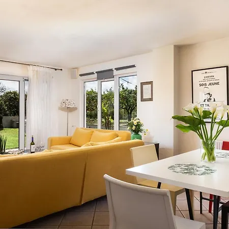 Eos Apartment *